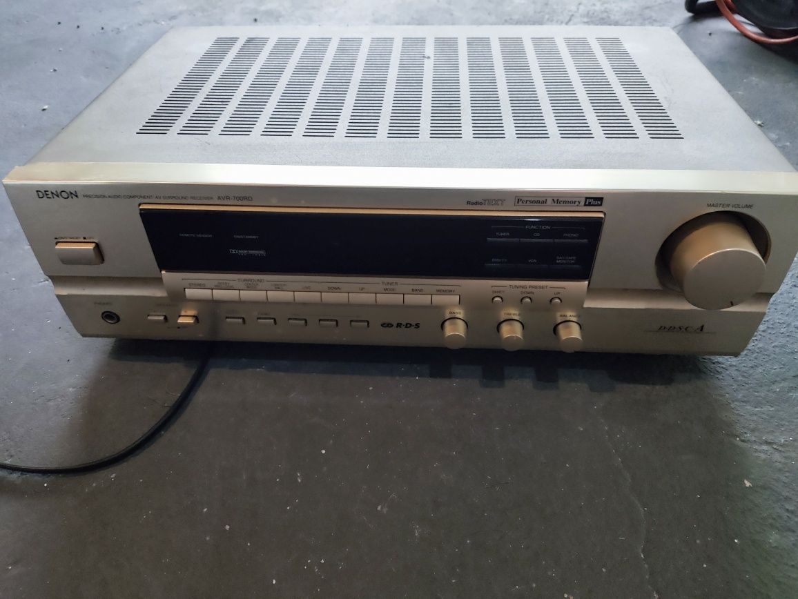 Amplituner Denon  AVR-700RD