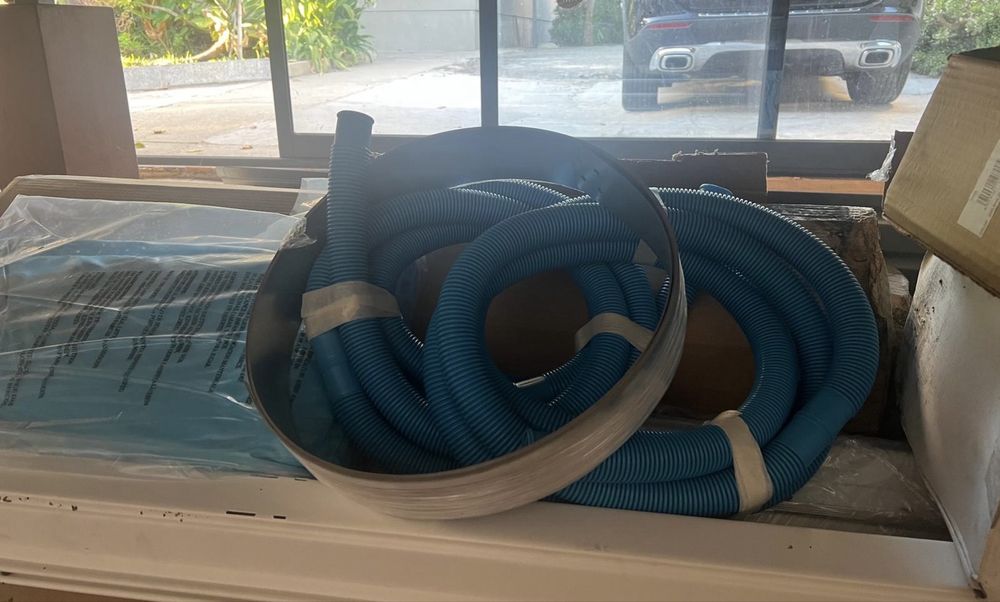 Piscina oval 500x366x120cm, inclui Escada Monocloco 300 Toi Quimicamp