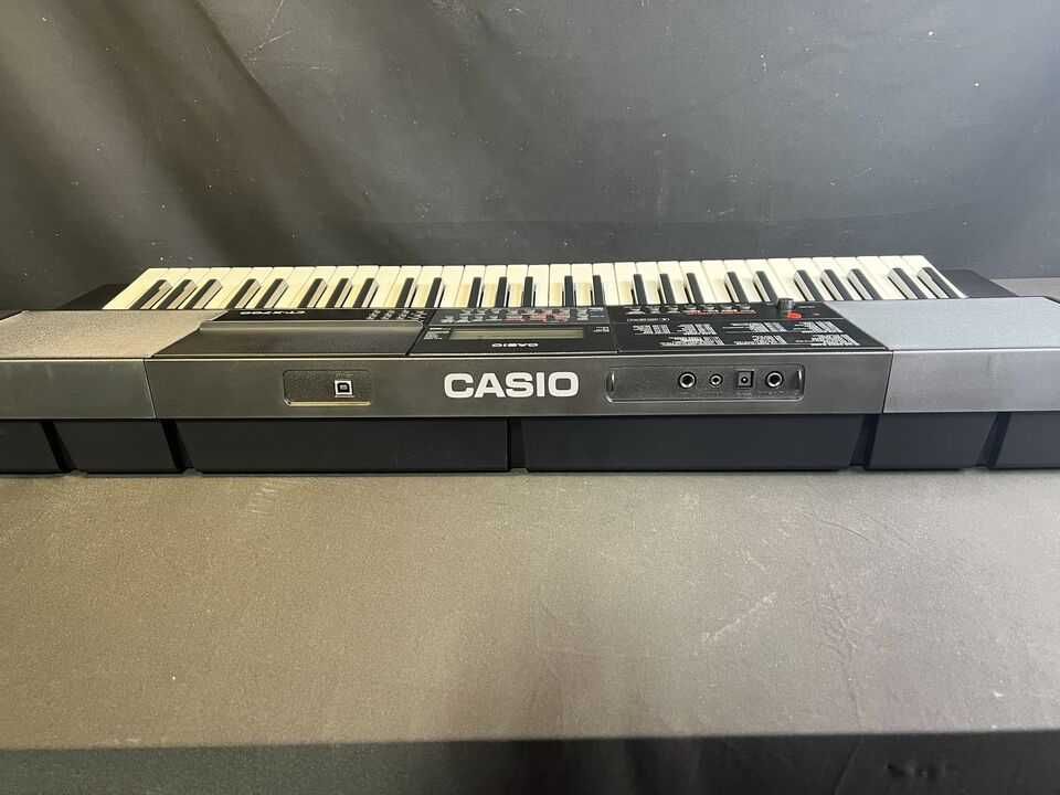 Синтезатор Casio CT-X700 динамика обучение полифония 2шт-рабочи +новый