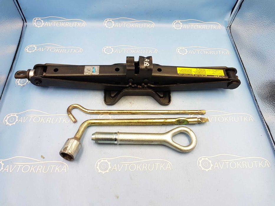 Домкрат ключ крюк буксирувальний гак Toyota Rav4 2006-2012