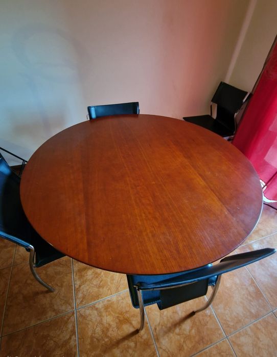 Mesa de Sala de Jantar que também dá para mesa de escritório