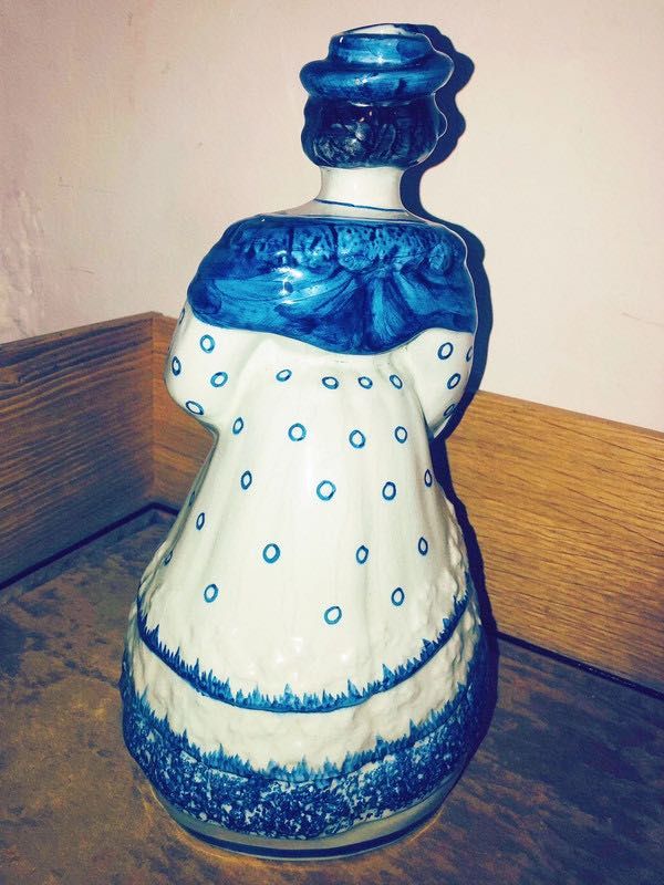 Garrafa "Figura feminina com sombrinha"