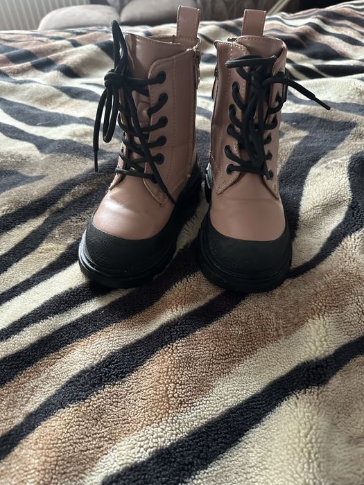 Зимові черевики для дівчинки