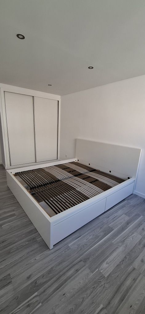 Cama IKEA MALM 180x200 cm, com 4 gavetões