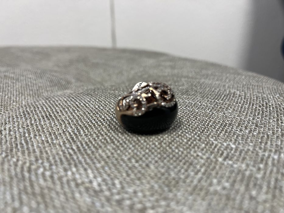 Anel em prata trabalhada com onix medida 15