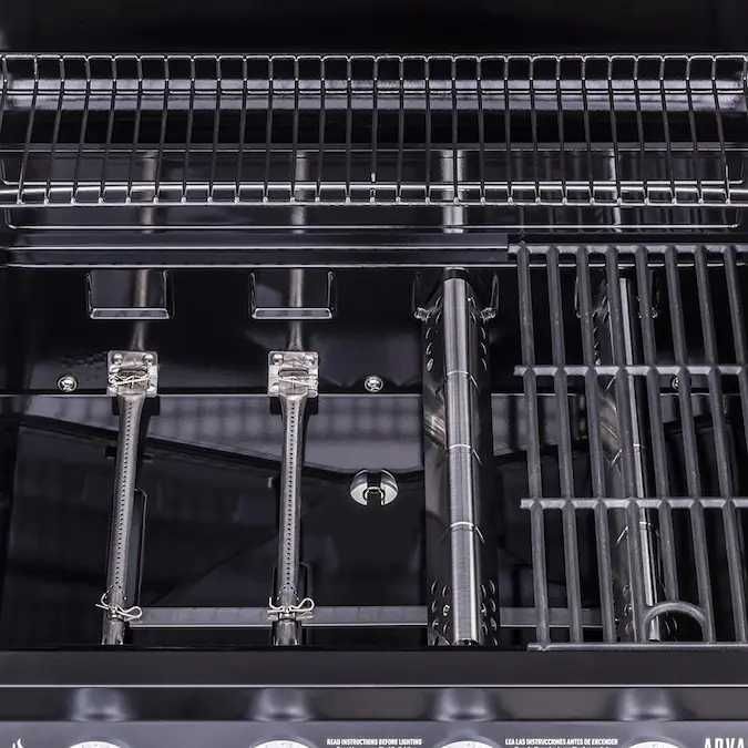 Piękny Czarny Grill 4-palnikowy firmy Char-Broil "Advantage" - z USA