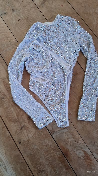 Біле боді з паєтками