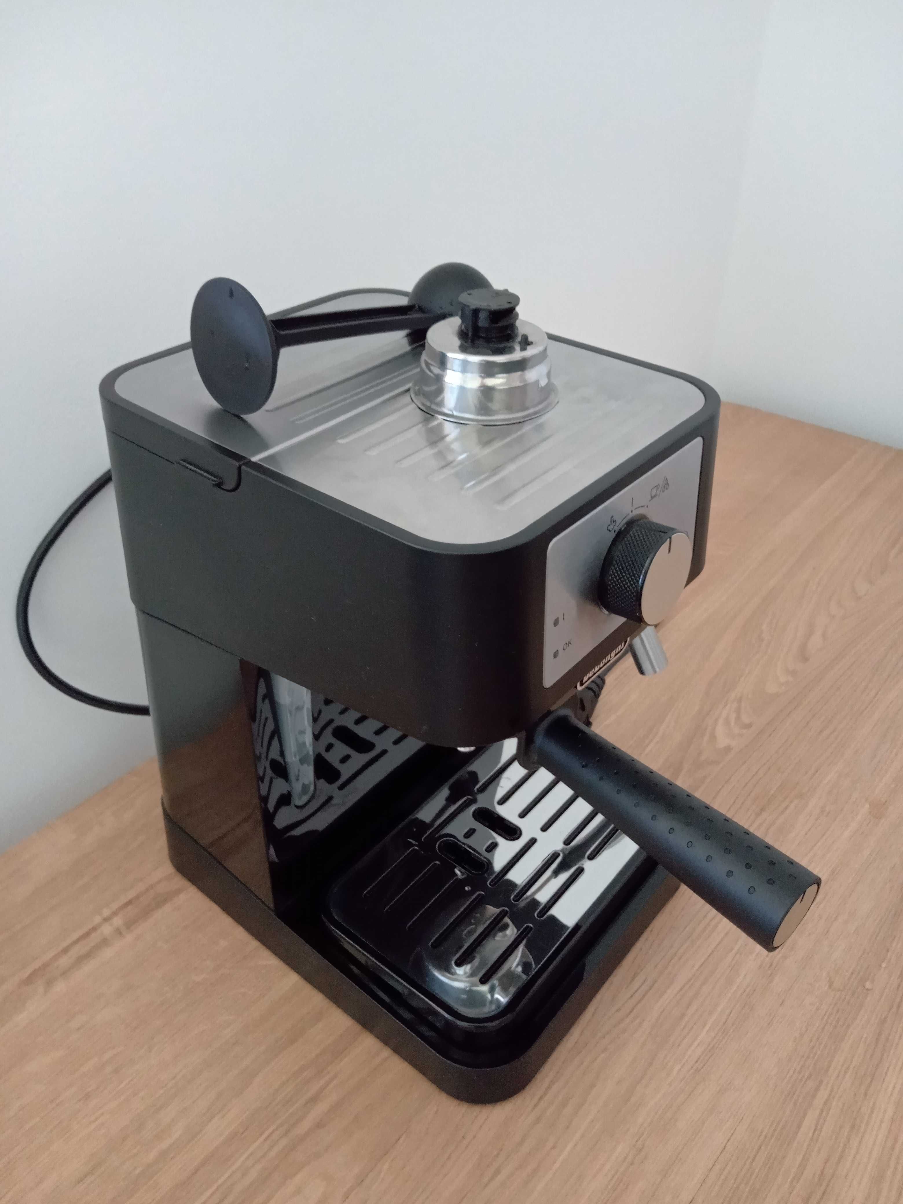 Ekspres kolbowy DeLonghi Stilosa EC260.BK