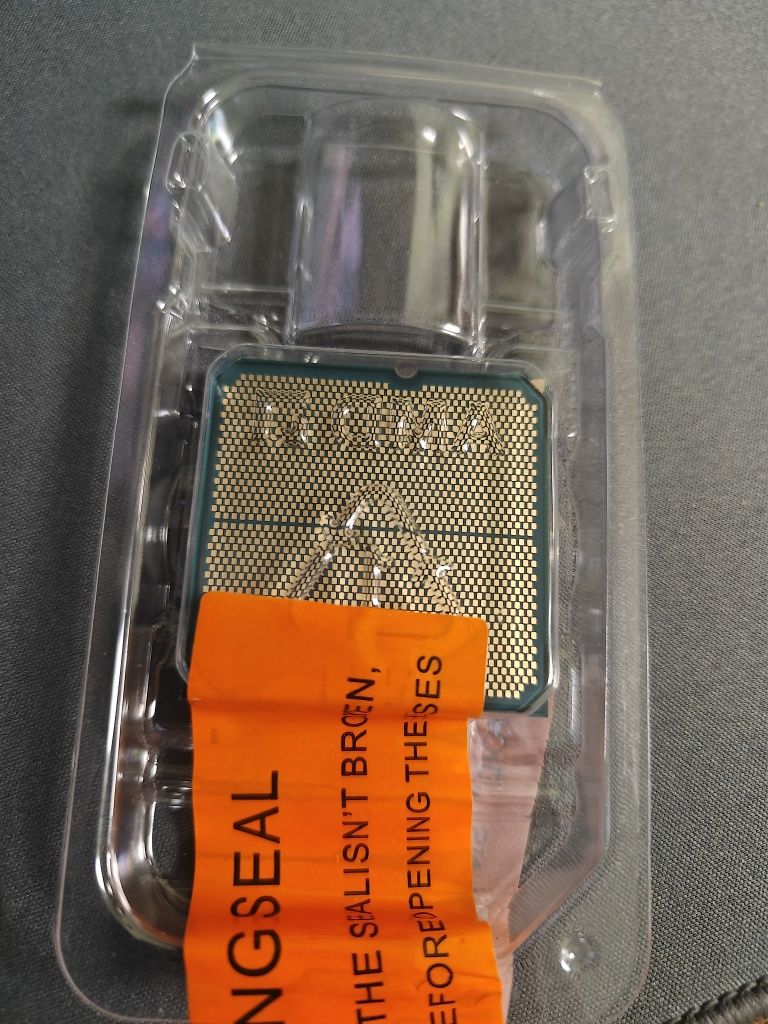 AMD R7 7800x3d новий