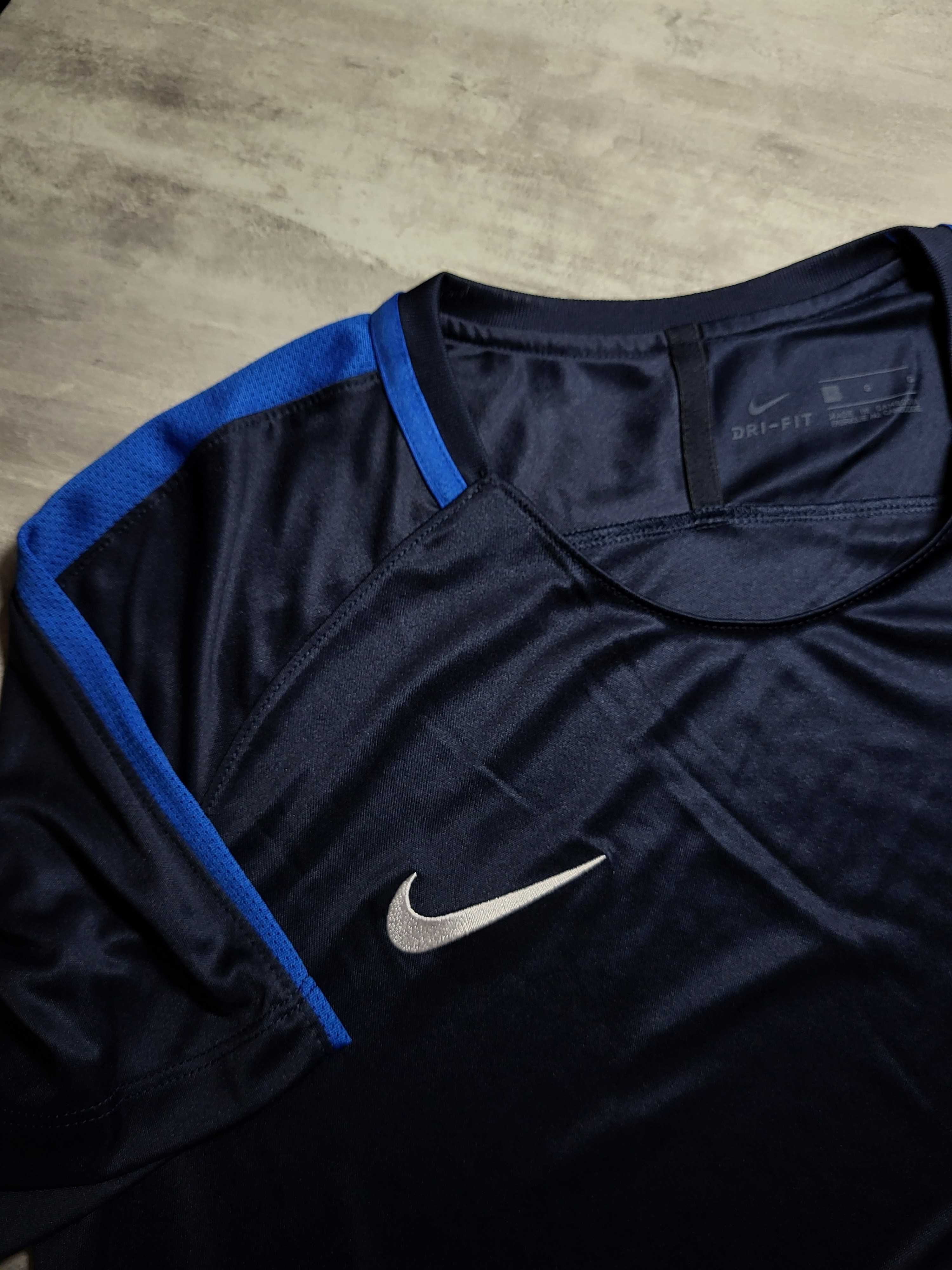 Спортивна футболка nike dri-fit womens dry academy 18