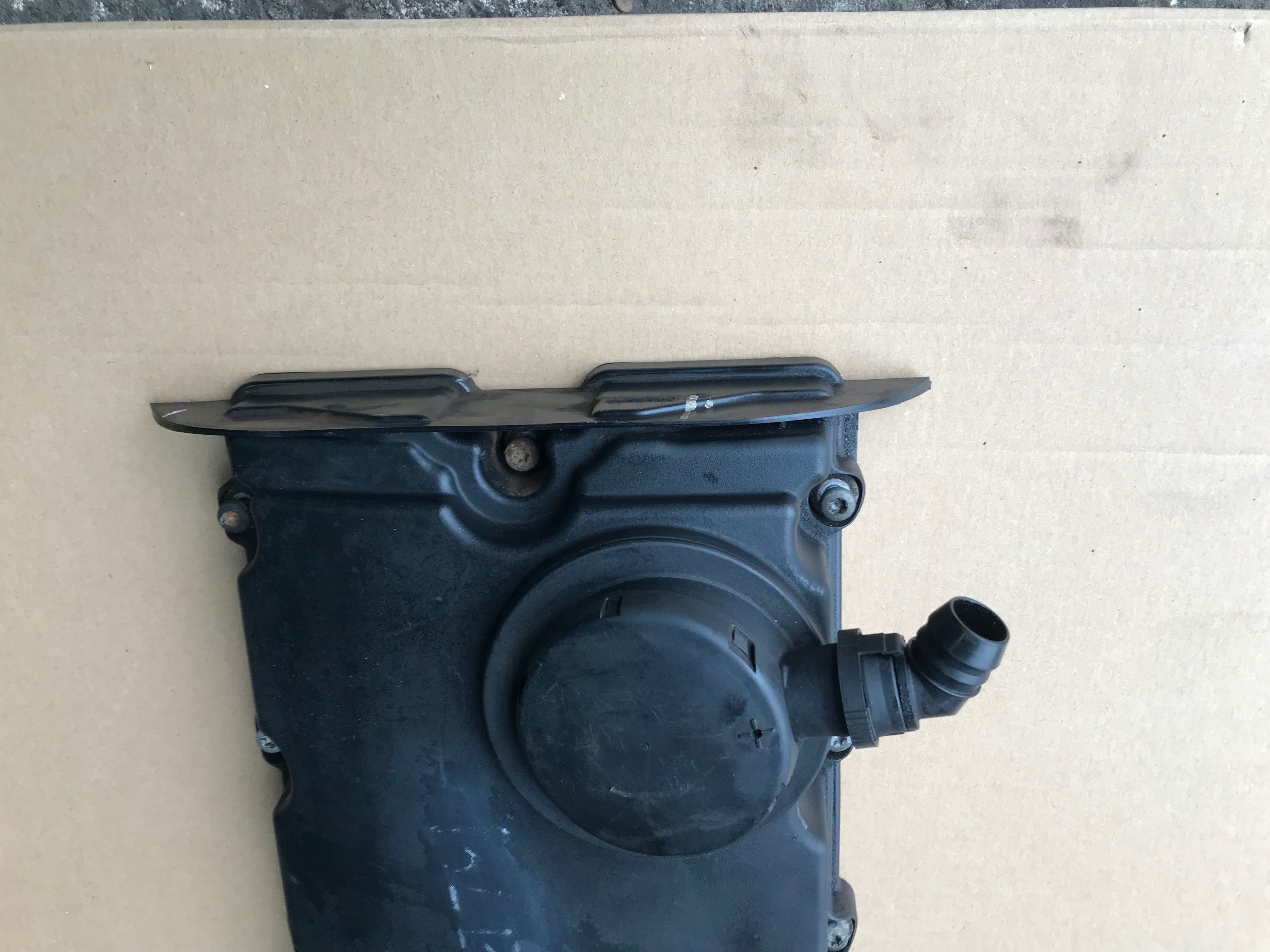 POKRYWA zaworow AUDI A4 B7 A6 C6 2.0 TDI  03G103475B