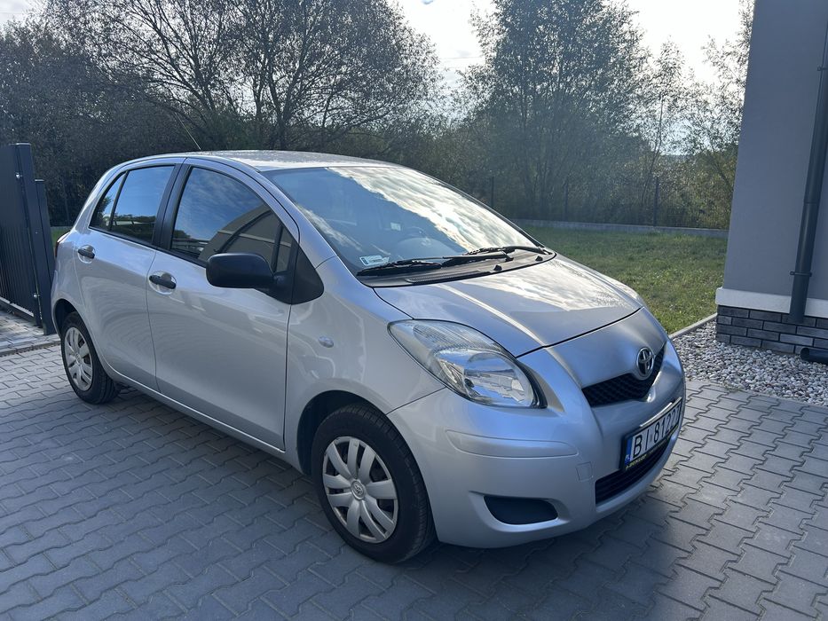 Toyota Yaris srebrne