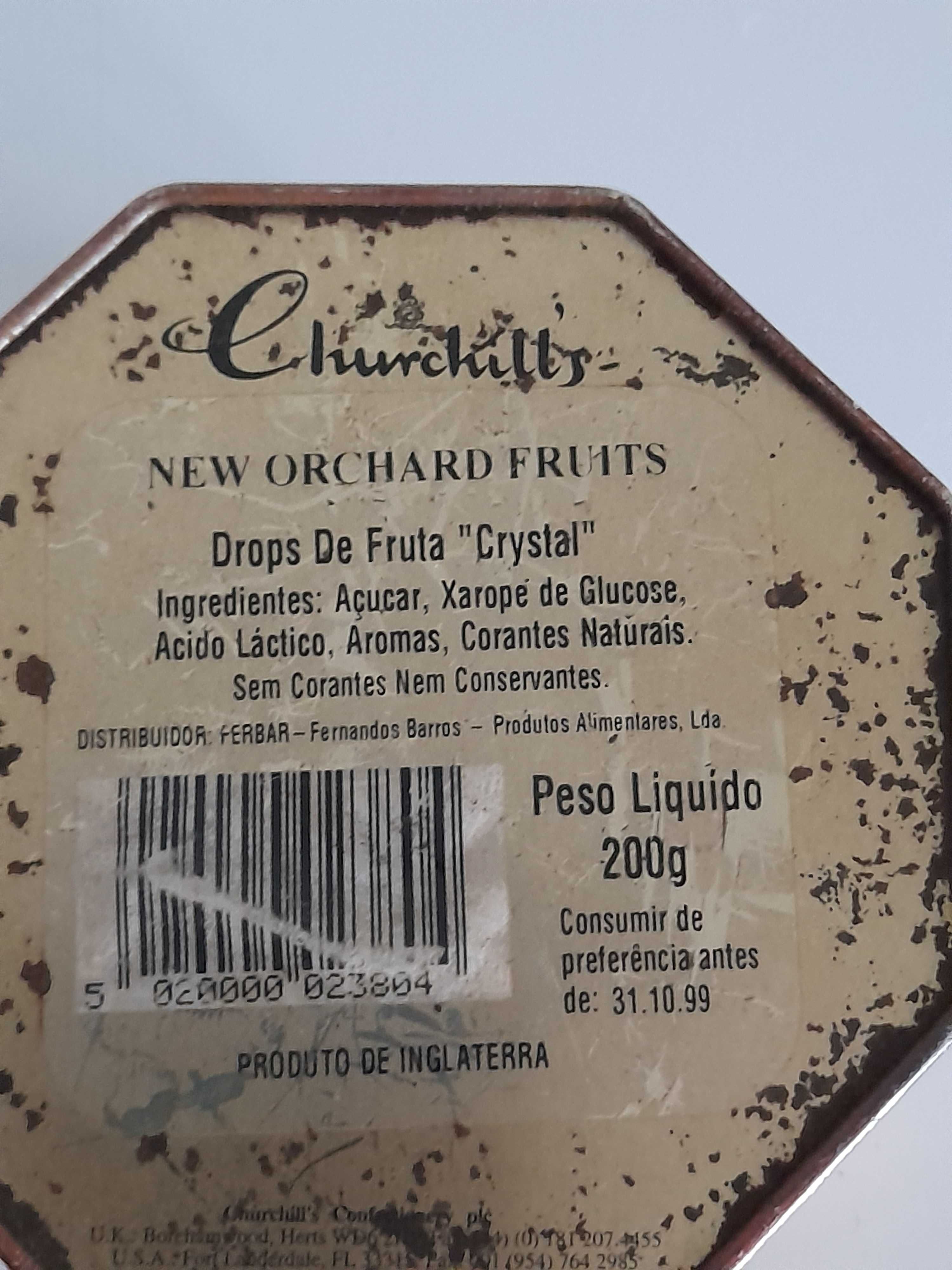 Caixas de lata antigas.