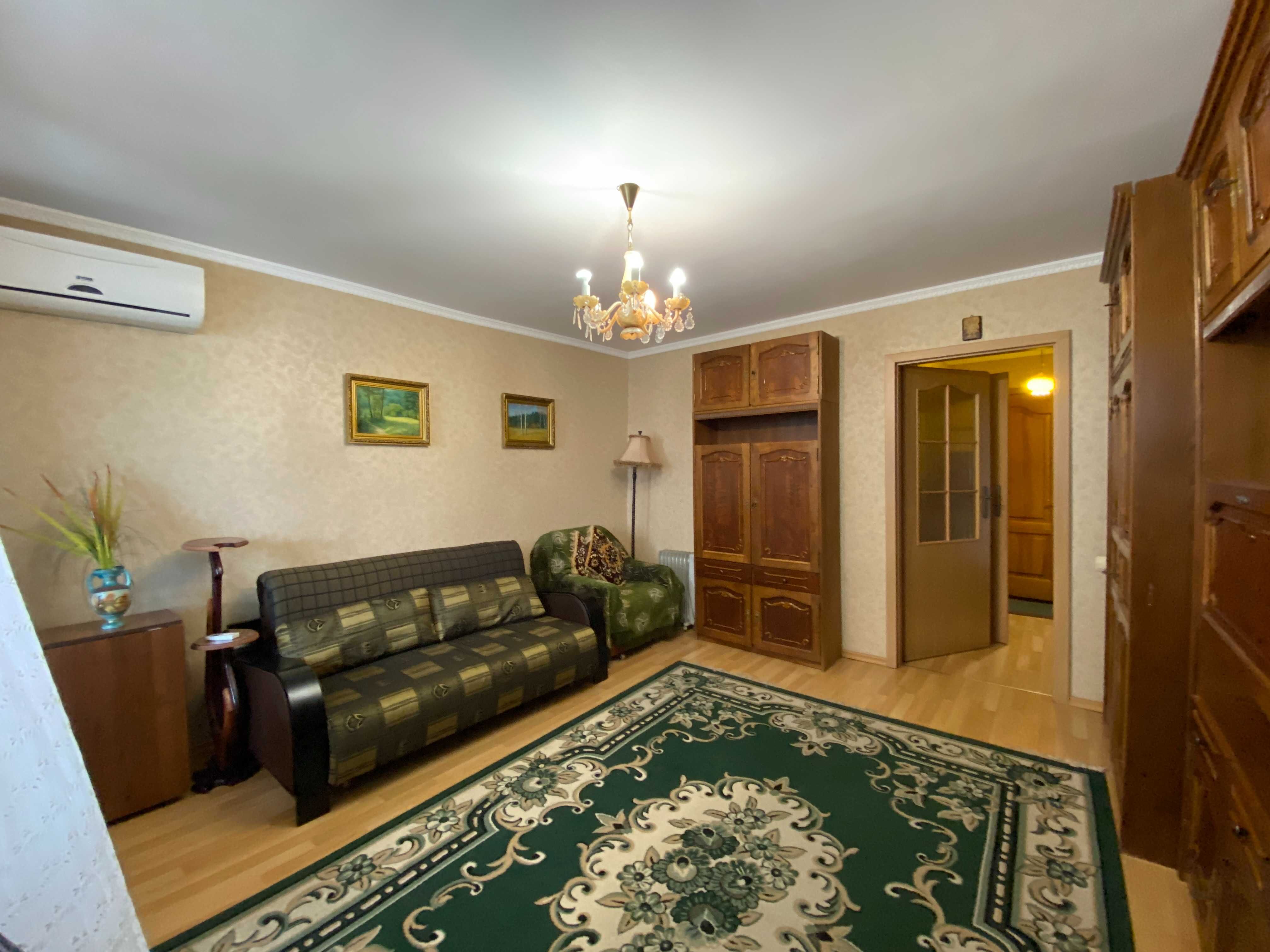 Оренда 1кімн.кв.  біля МЕТРО,  з 2-ма заскленими балконами