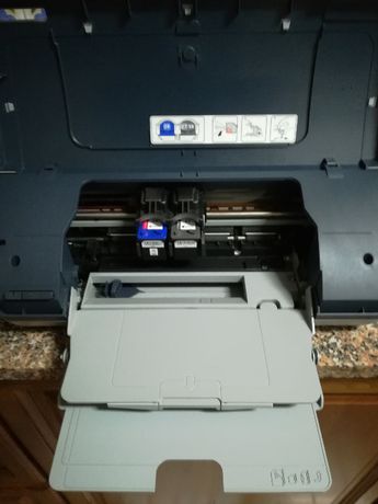 Tinteiros novos nº 27 e 28 mais Impresora HP Diskjet 3650