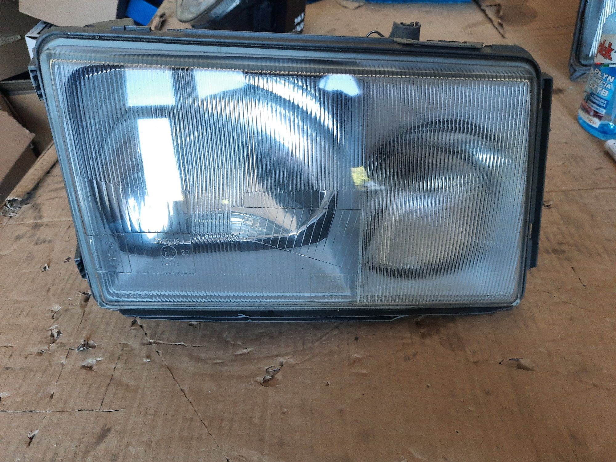 Lampa prawa przód Mercedes W124