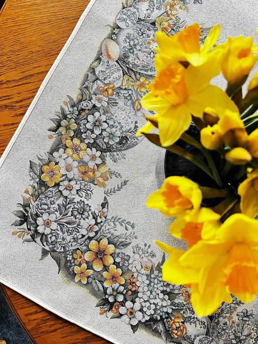 Obrus Wielkanocny 100x100 cm gobelinowy L67 z Pisankami