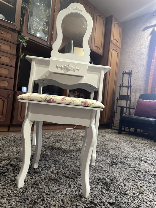 Туалетний столик