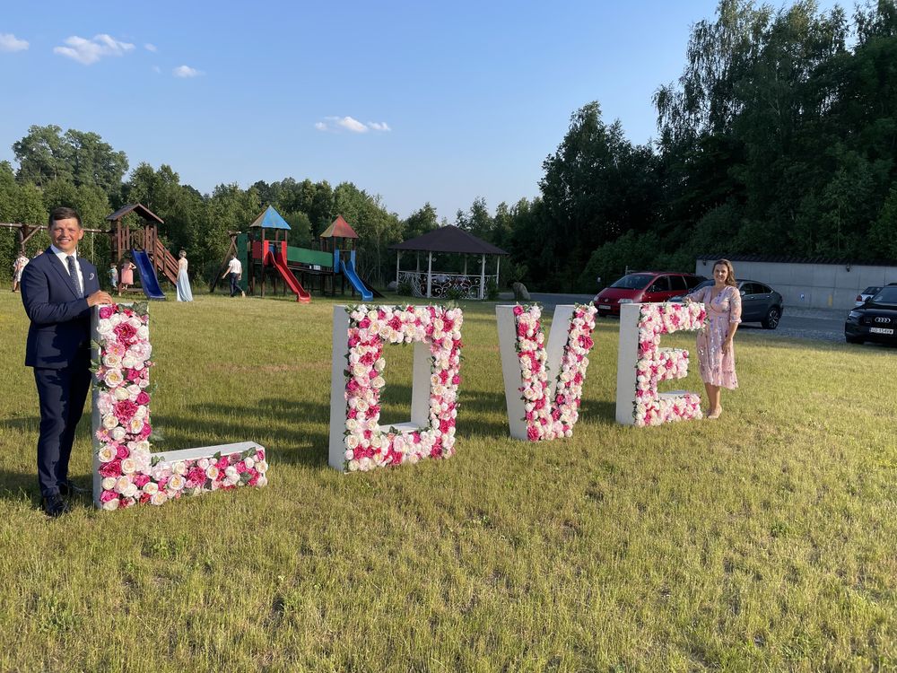 Sprzedam Napis LOVE Kwiaty całość ponad 4m kwiatowelove