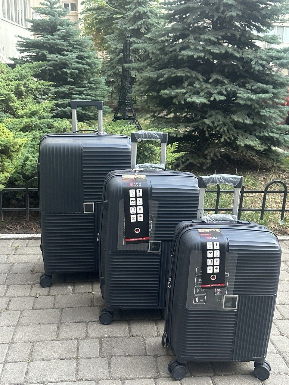 Чемодан "Easy move "S 1099 грн, M 2099 L 2099 не убиваемый полипропиле
