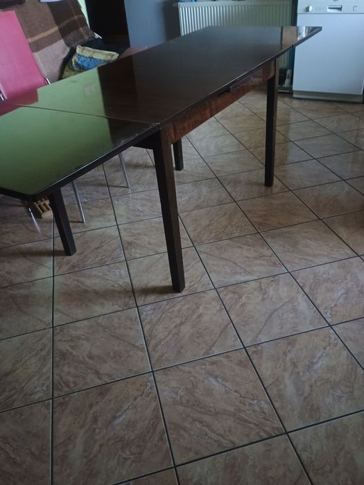 Sprzedam stół rozkładany lakierowany z czasów PRL-u