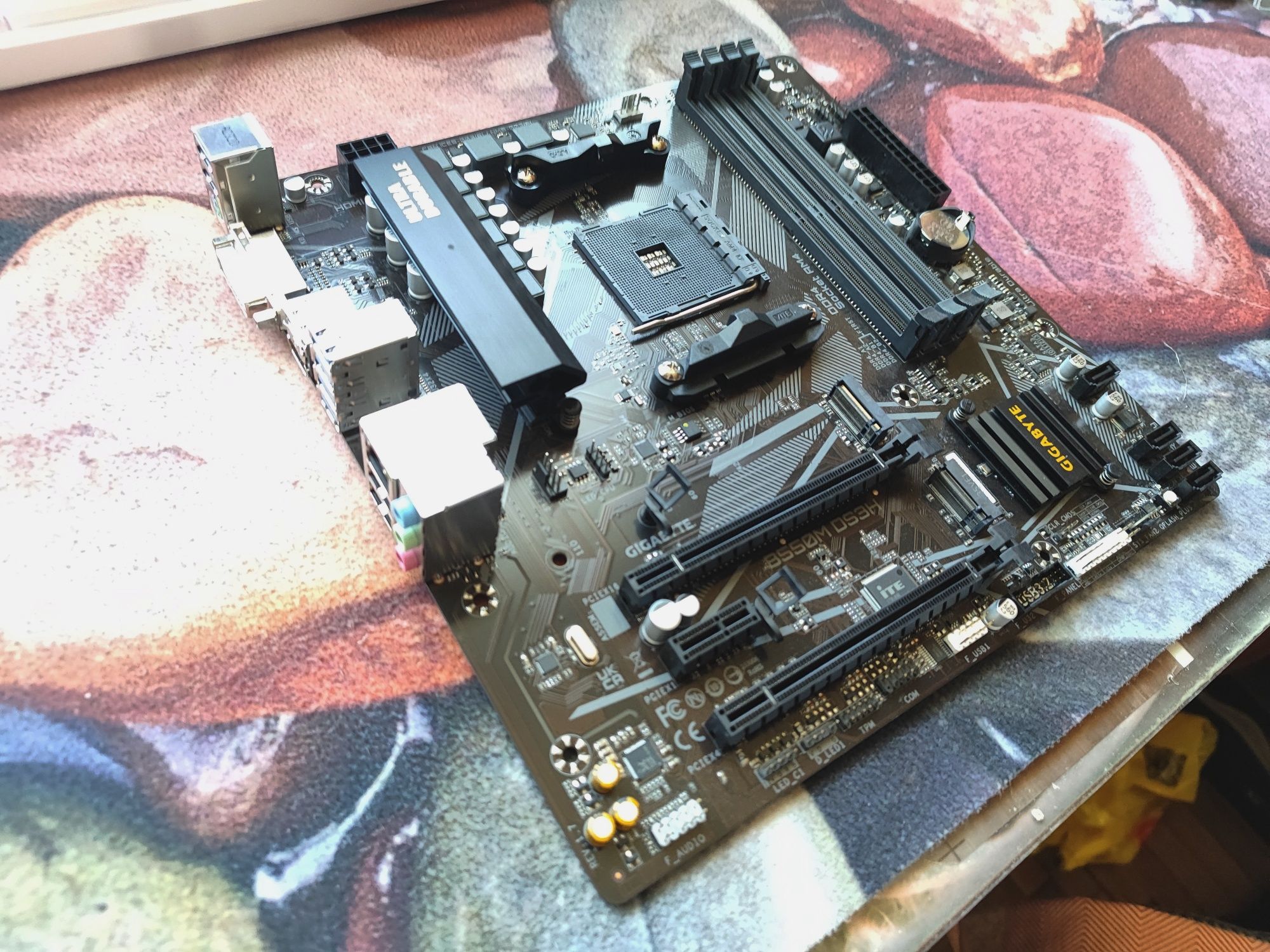 Материнська плата Gigabyte B550M DS3H (AM4, DDR4)