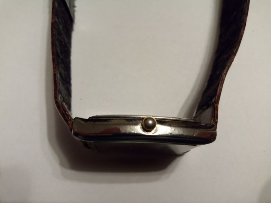 Zegarek Longines Vintage, kwadratowa koperta, szafirowe