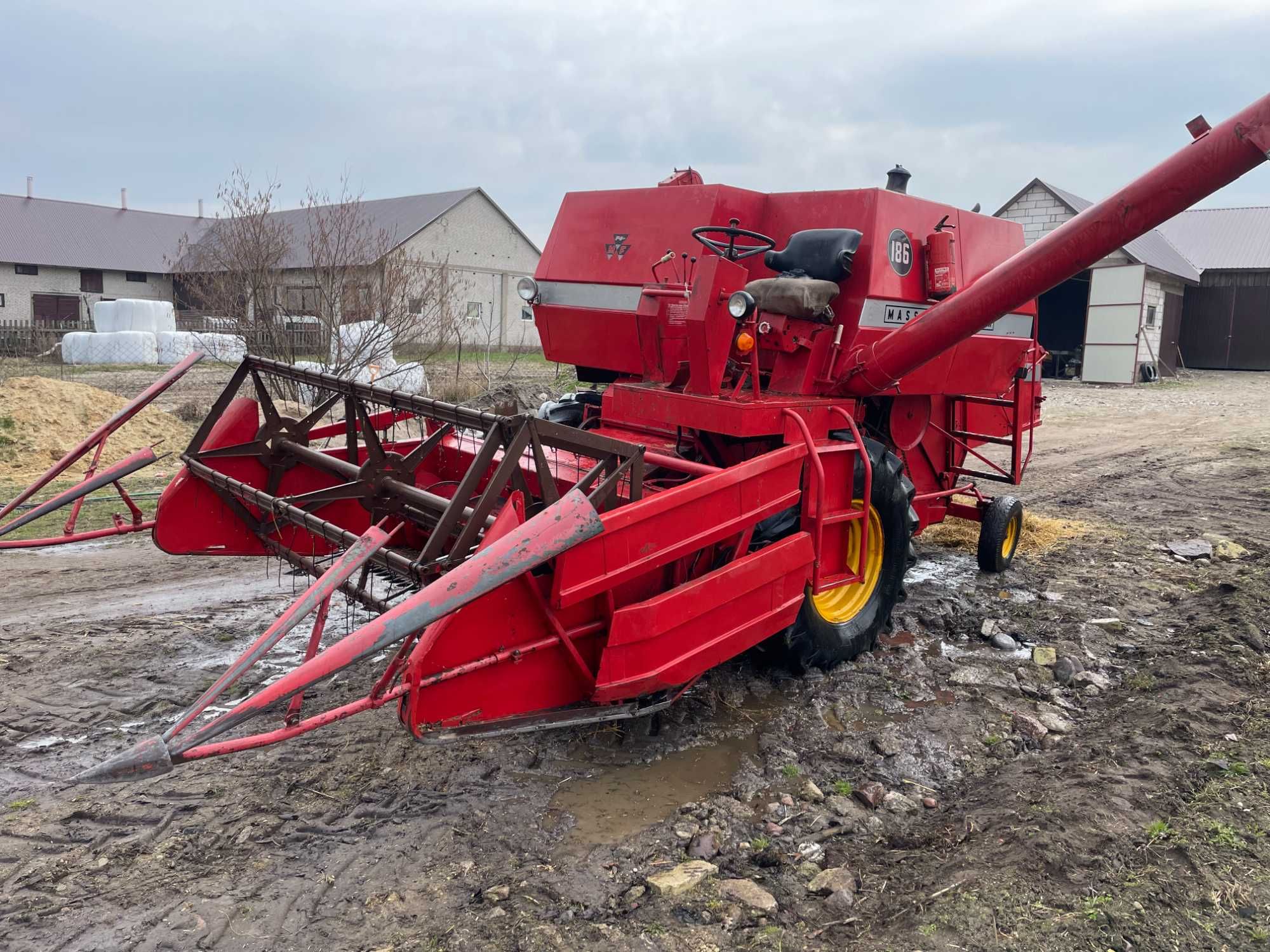 Kombajn Massey ferguson 186