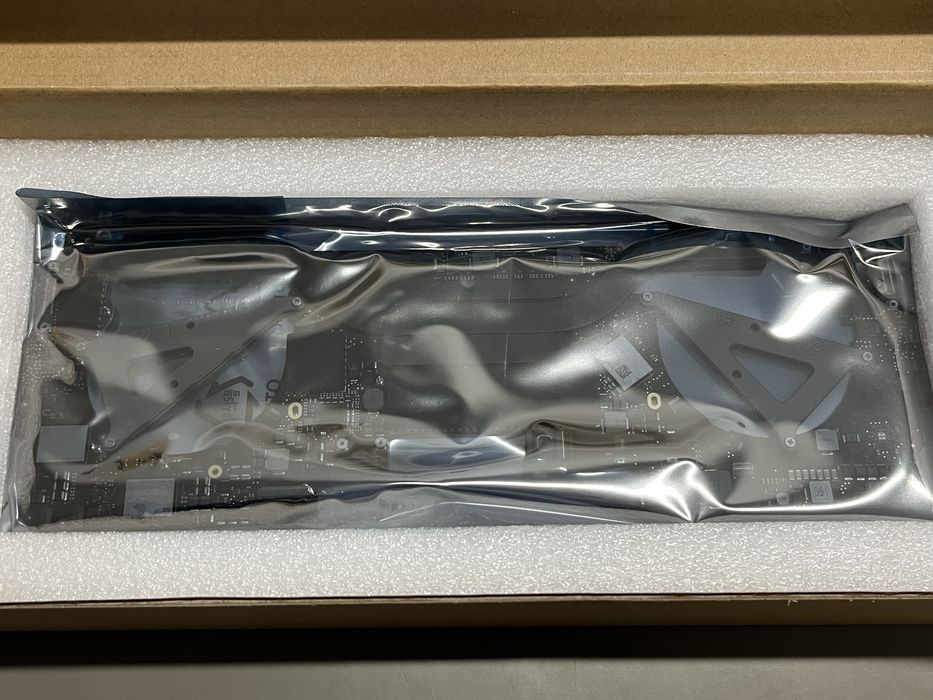 Plyta główna MacBook Pro 13” 2020 4TBT3