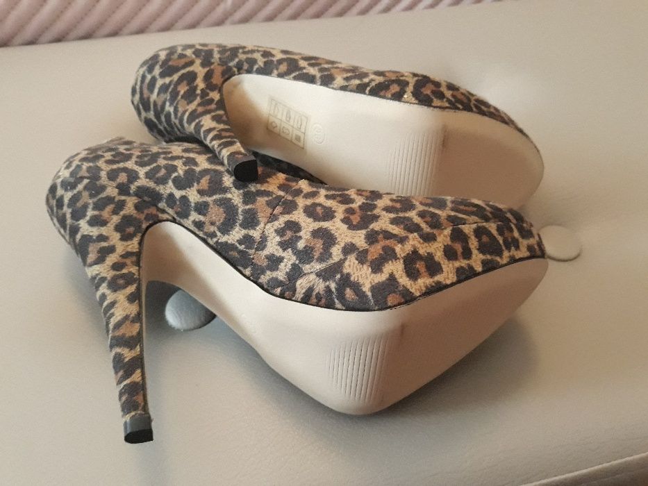 Sapatos leopardo La Strada NOVOS tam. 36