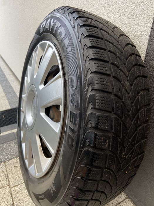 Opony zimowe 195/65R15 na stalowych felgach