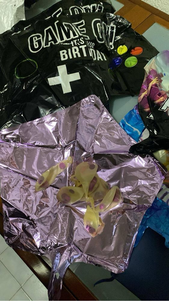 Pulseiras fortnite e balões