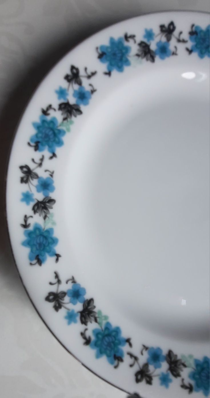 oryginalne talerzyki z chińskiej porcelany.