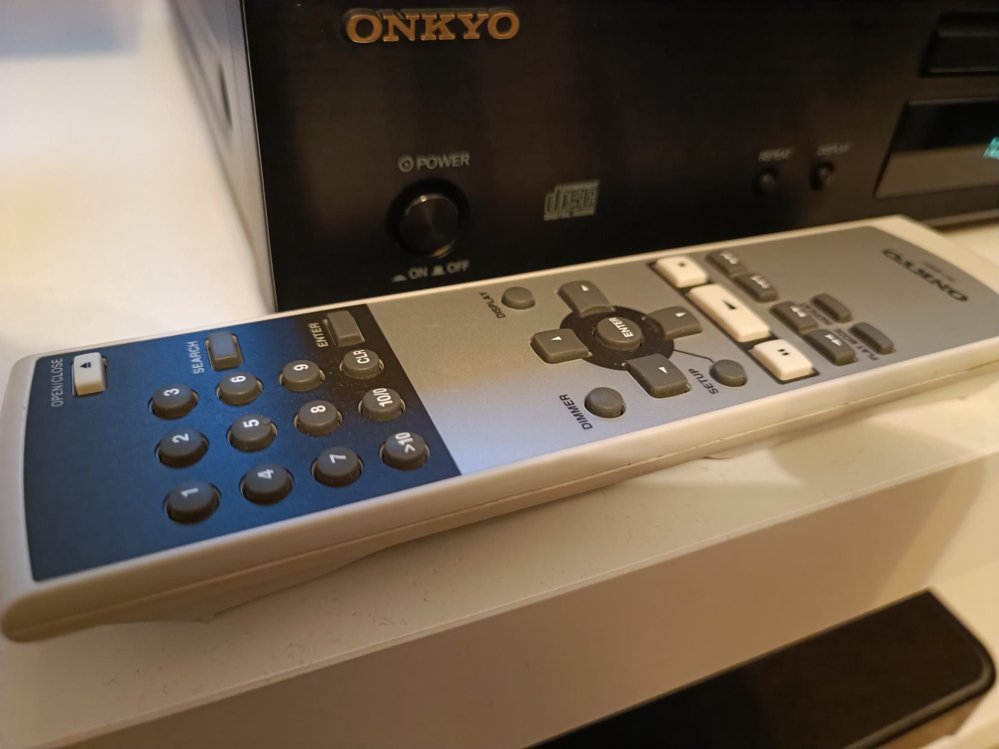 Onkyo CD DX-7355 z pikotem.