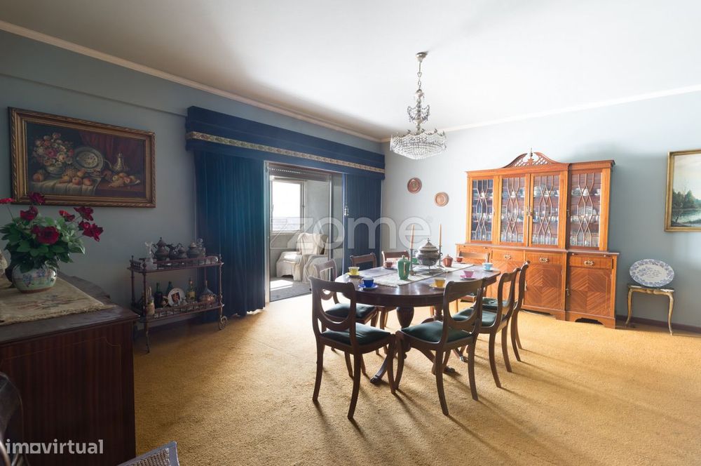 T4 no Restelo c/ box e vista rio Tejo