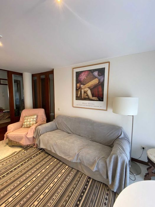 Quarto mobilado em apartamento junto à universidade Lusíada