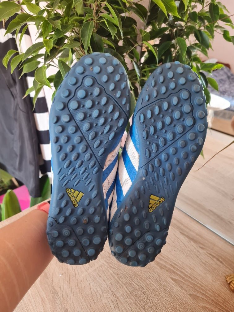 Buty sportowe / turfy / buty do gry w piłkę nożną / adidas