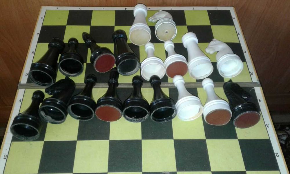 Шахматы крупные пластик не комплект потеряшки поштучно