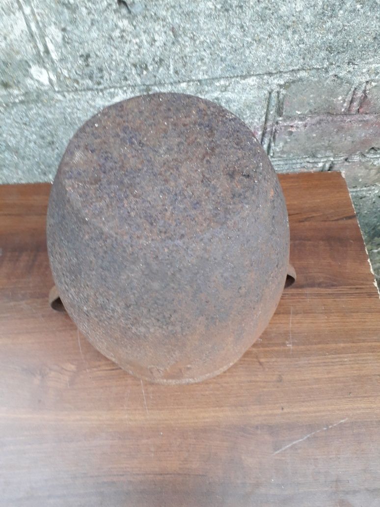 Stary garnek żeliwny