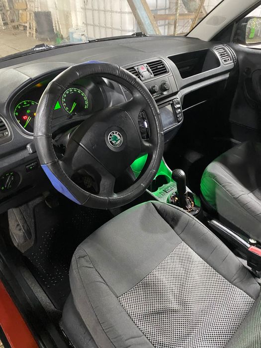 Продам автомобіль Skoda Fabia 1/2
