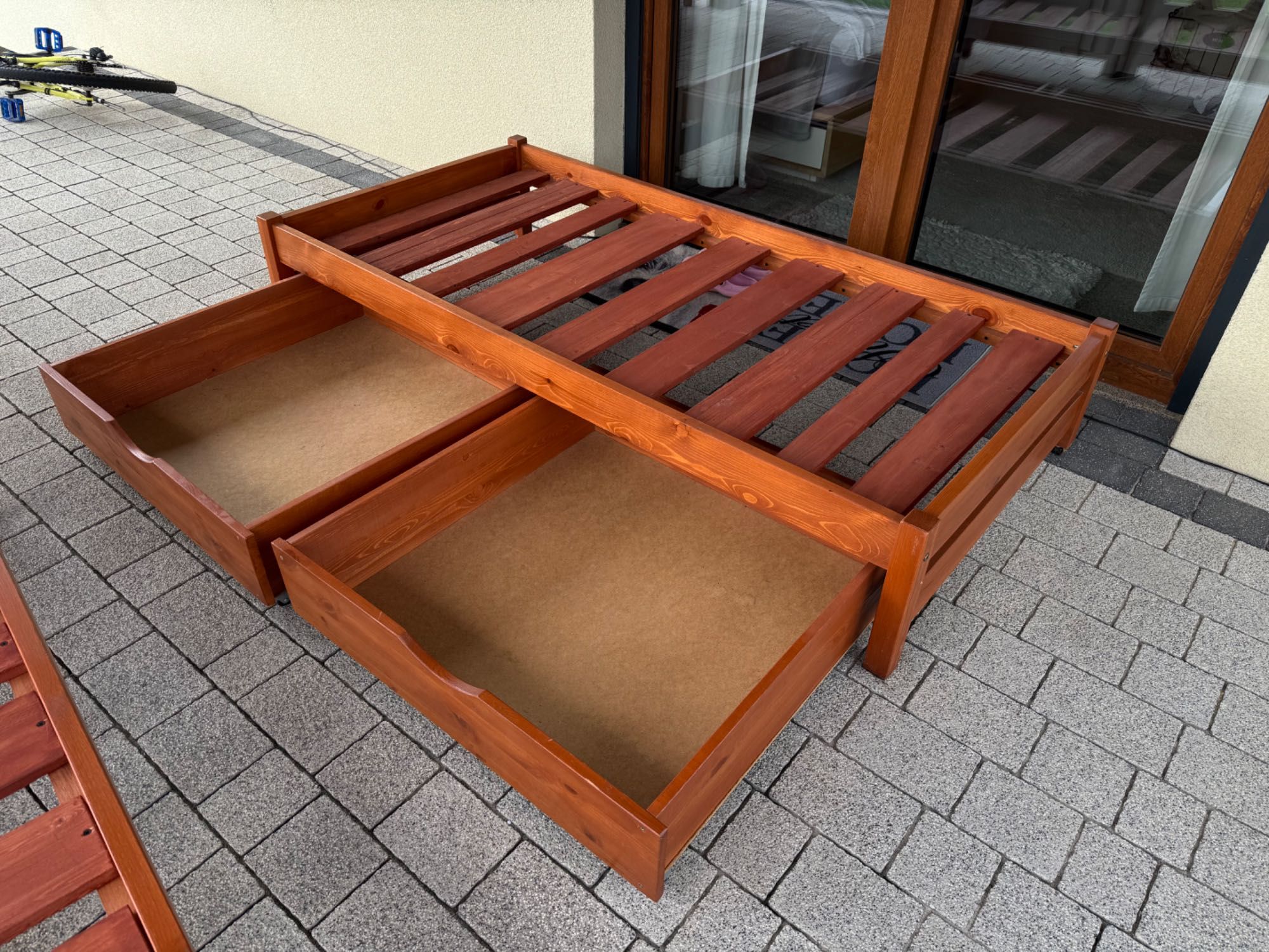 łóżko lite drewno pojedyncze z materacem 80cm szerokości szuflady