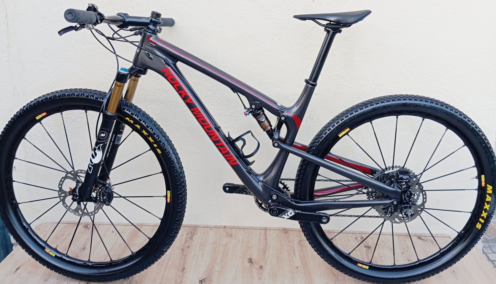 JF-Bikes Rocky Mountain M carbono 12v X0/X01 suspensão total