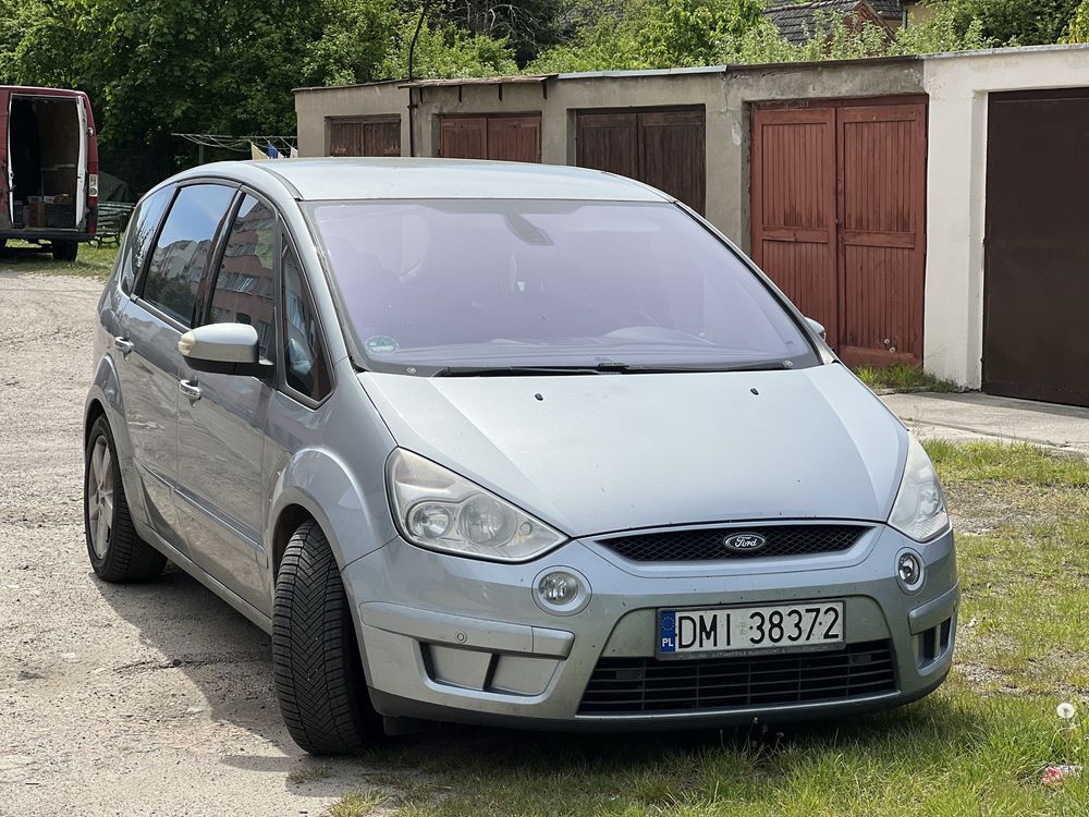 Ford S-Max z 2008 roku bogato wyposażony