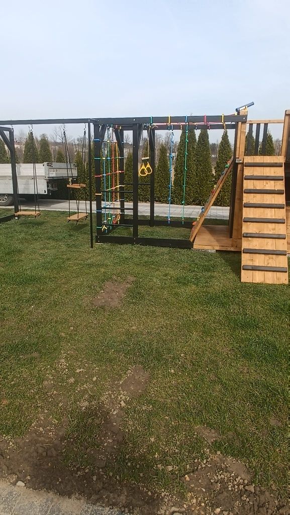 Drewniany duży plac zabaw model BLAZE małpi gaj  wspinaczki, huśtawki