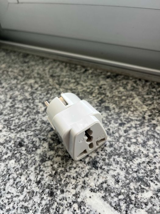 Adaptador de tomada elétrica UK - EU