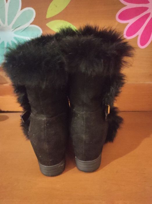 Чоботи зимові жіночі .