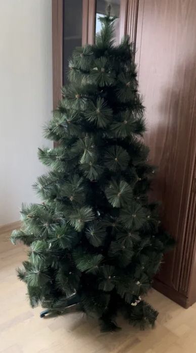 Новогодние: Сосна 3,3 м; Елка Анна 2,2м; Сосна 1,7м