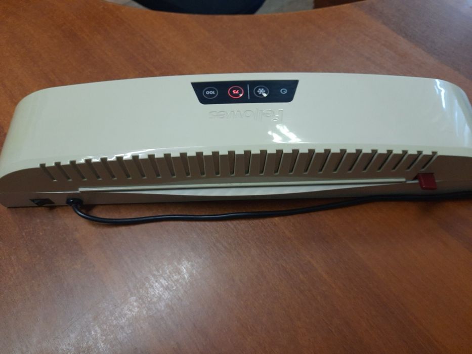 Ламінатор Fellowes А3 формату (+A4, A5 і менші формати)