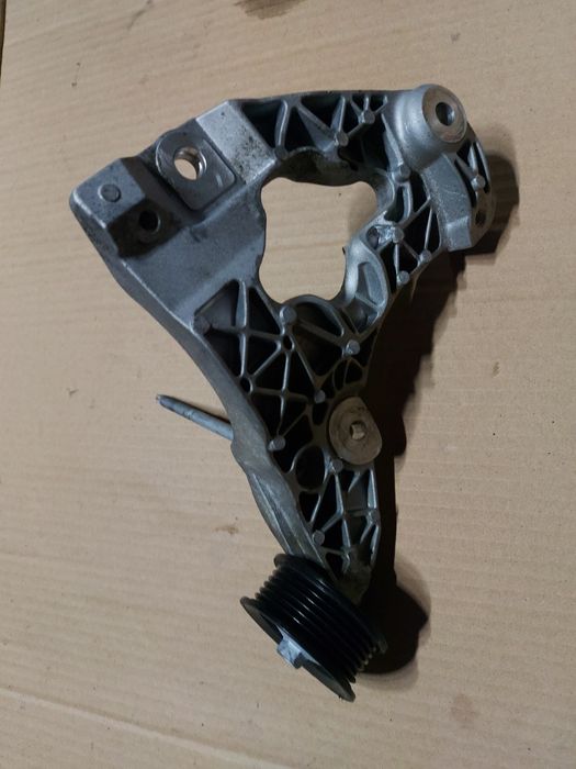 Łapa Mocowanie Sprężarki Grand Cherokee Wk2 3.0CRD