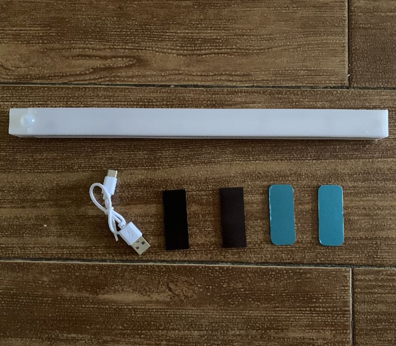 Яскрава LED лампа з датчиком руху 50см